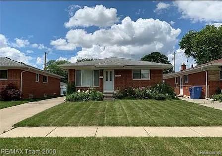 6577 N Lafayette Street, Dearborn Heights, MI 48127 — front exterior