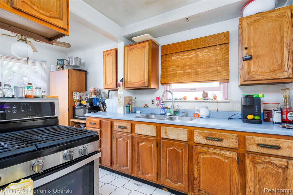 525 Garfield Avenue, Lincoln Park, MI 48146 — Photo 7