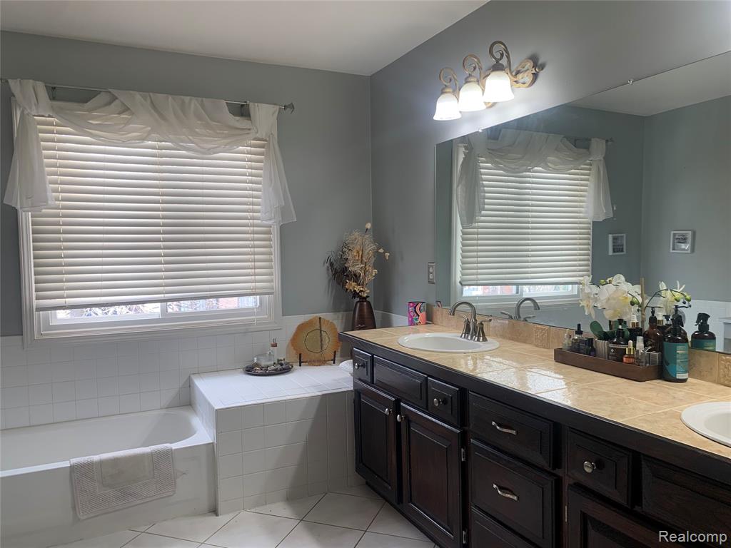48711 Cross Creek Drive, Macomb, MI 48044 — Photo 14