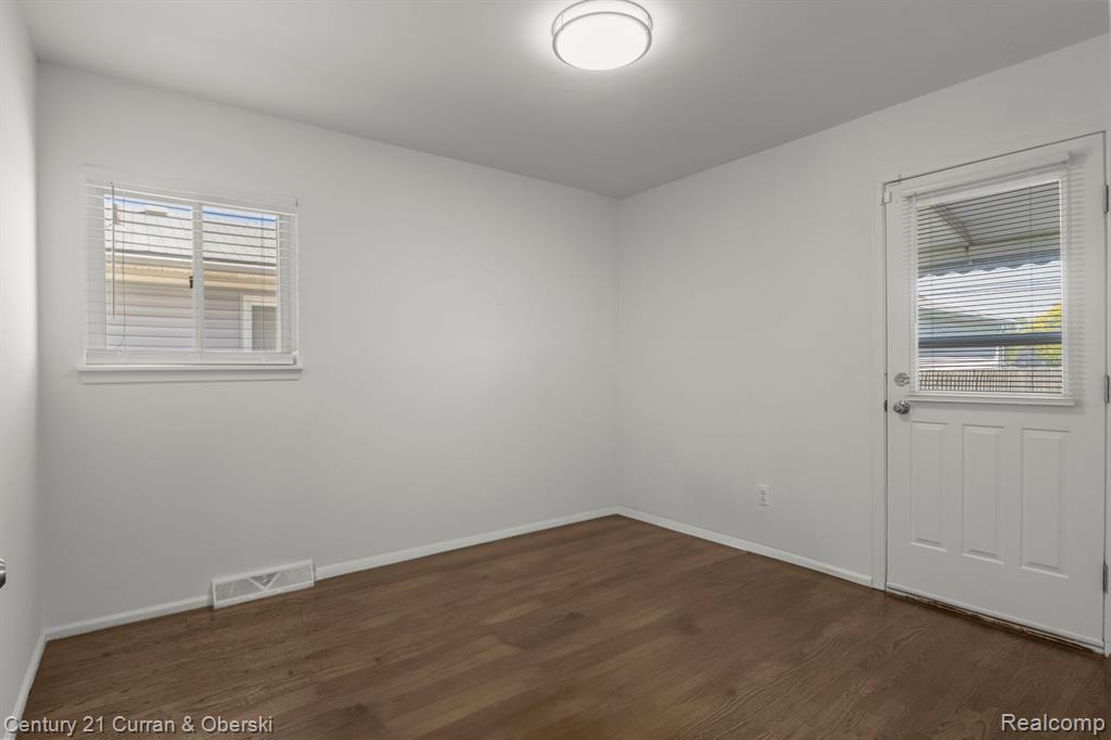 4635 CULVER Street, Dearborn Heights, MI 48125 — Photo 9