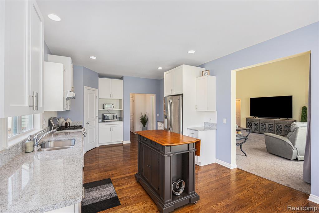 8269 Meadowridge, Clarkston, MI 48348 — Photo 10