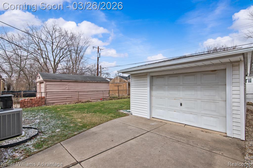 14060 Elgin Street, Oak Park, MI 48237 — Photo 29