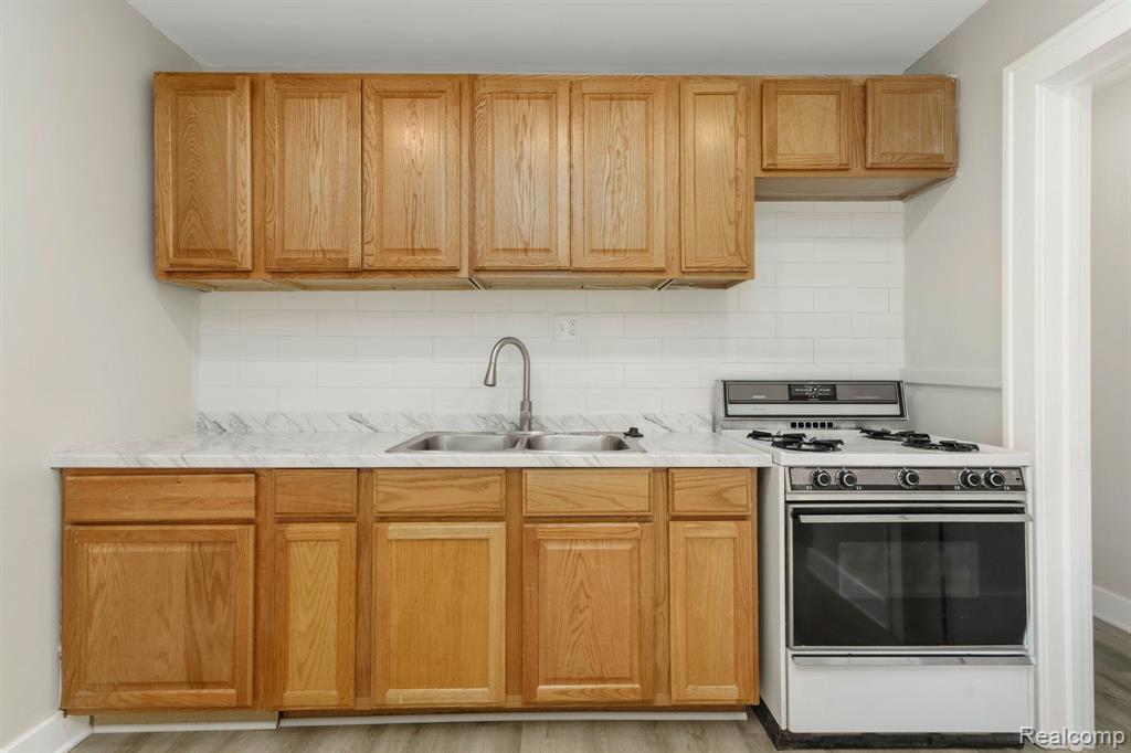 5484 MIDDLESEX Street, Dearborn, MI 48126 — Photo 31