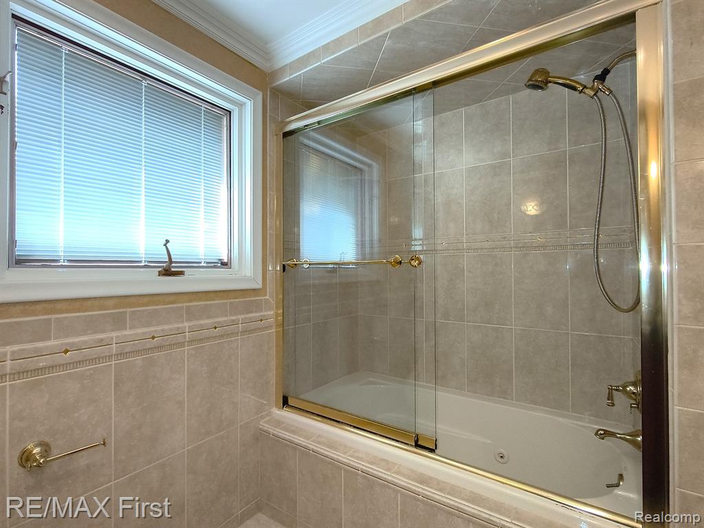 42429 Royal Lane, Clinton Twp, MI 48038 — Photo 22