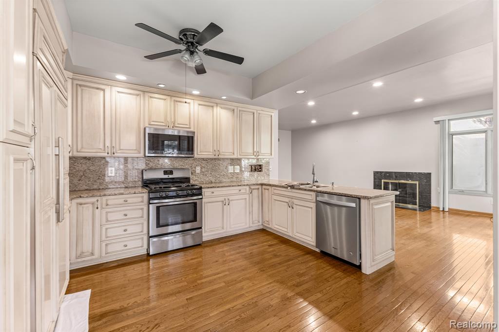 4 LEMINGTON, Dearborn, MI 48126 — Photo 17