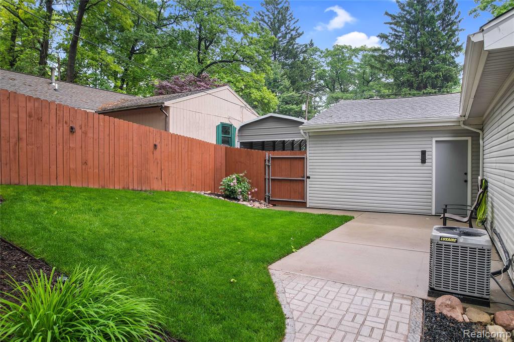 901 Ridge Road, Lake Orion, MI 48362 — Photo 18