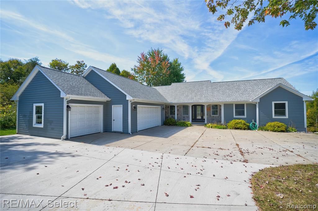 6056 Atlas Road, Grand Blanc, MI 48439 — Photo 2