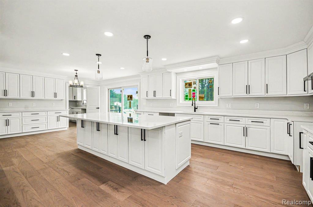 56350 Willow Creek Boulevard, Utica, MI 48316 — Photo 8