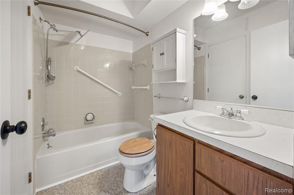 11830 Shenandoah Drive, 4, South Lyon, MI 48178 — Photo 10