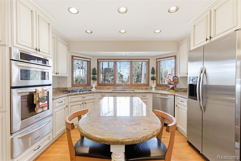 5306 Hidden Pines Court, Brighton, MI 48116 — Photo 17