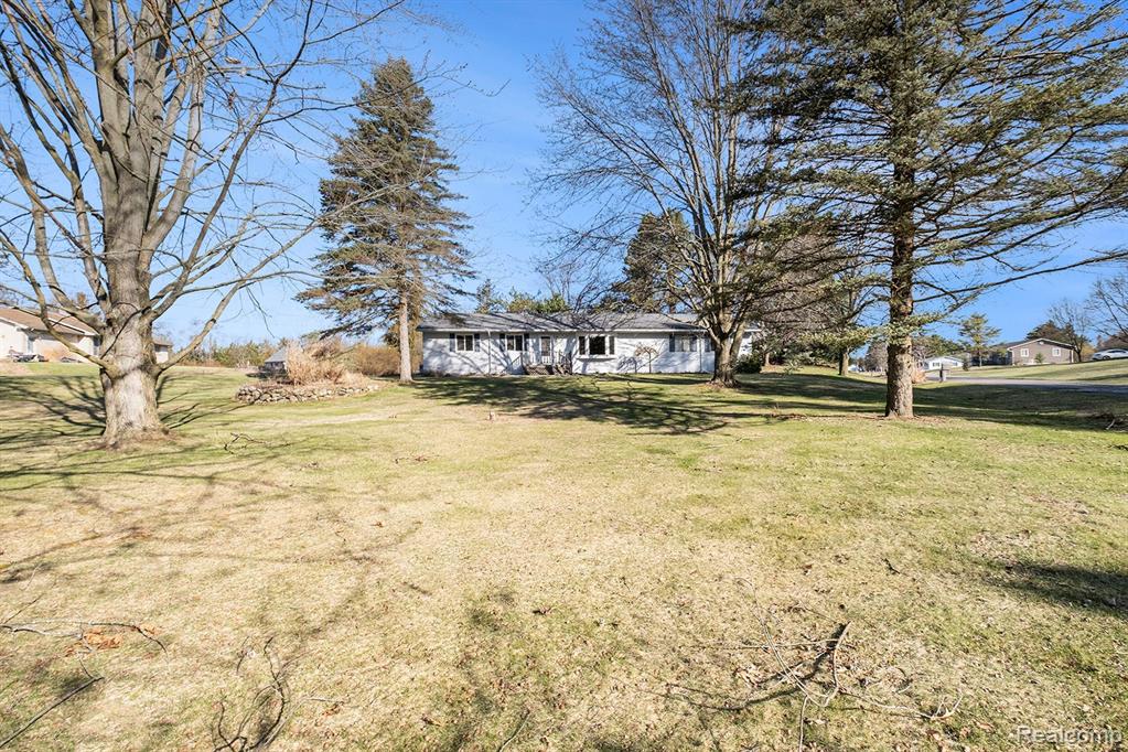 9170 ROBERT BURKE Drive, Brighton, MI 48116 — Photo 2