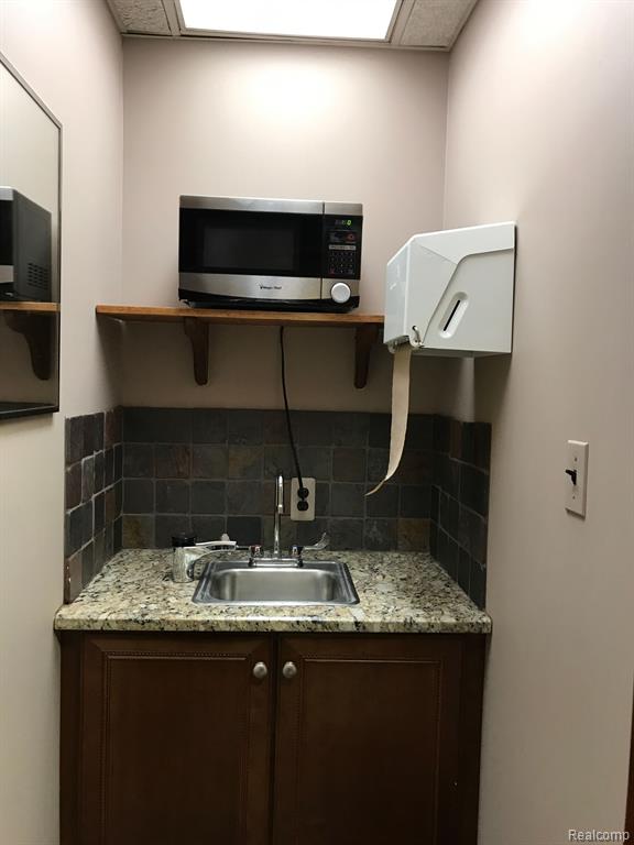 2820 W MAPLE Road, Troy, MI 48084 — Photo 7