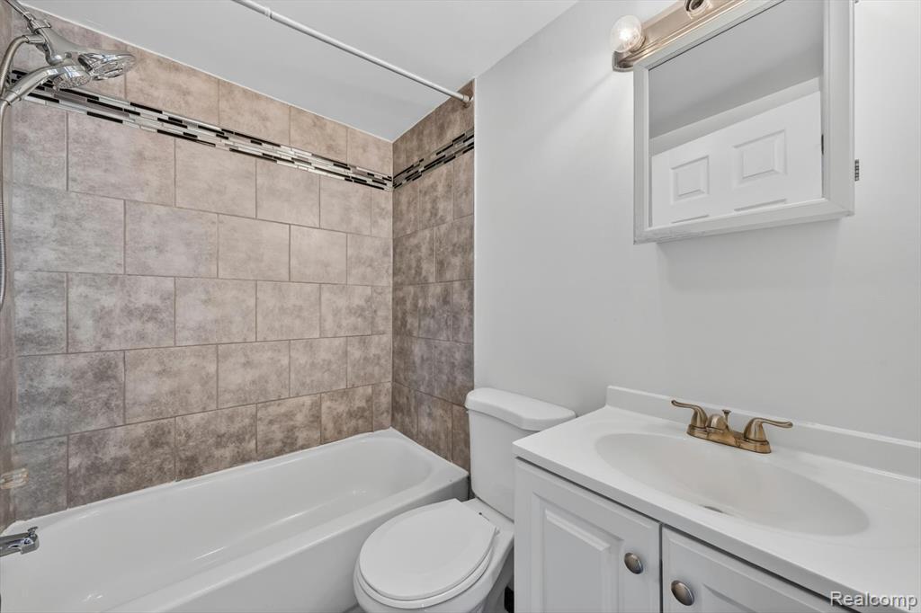453 MANATEE Avenue, Hazel Park, MI 48030 — Photo 8