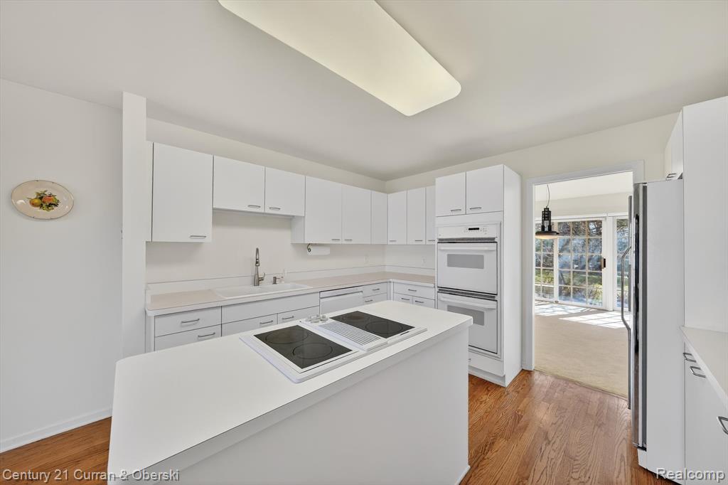 7307 Danbury Drive, West Bloomfield, MI — Photo 15