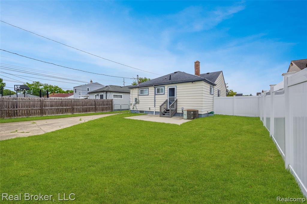 29454 Barton Street, Garden City, MI — Photo 29