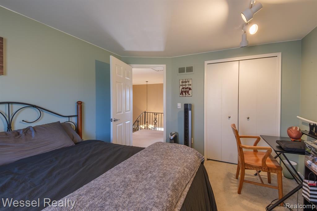 47829 BEN FRANKLIN Drive, Shelby Twp, MI 48315 — Photo 33