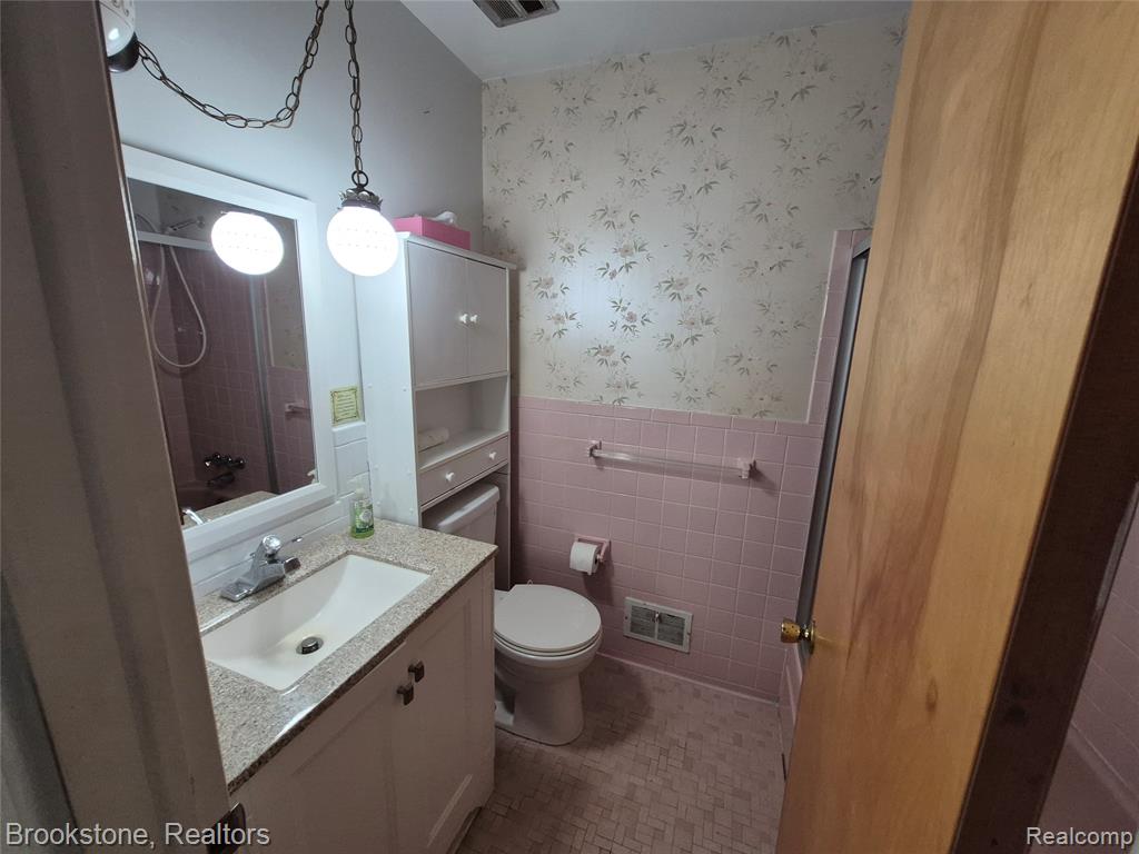 4295 Sashabaw Road, Waterford, MI 48329 — Photo 25