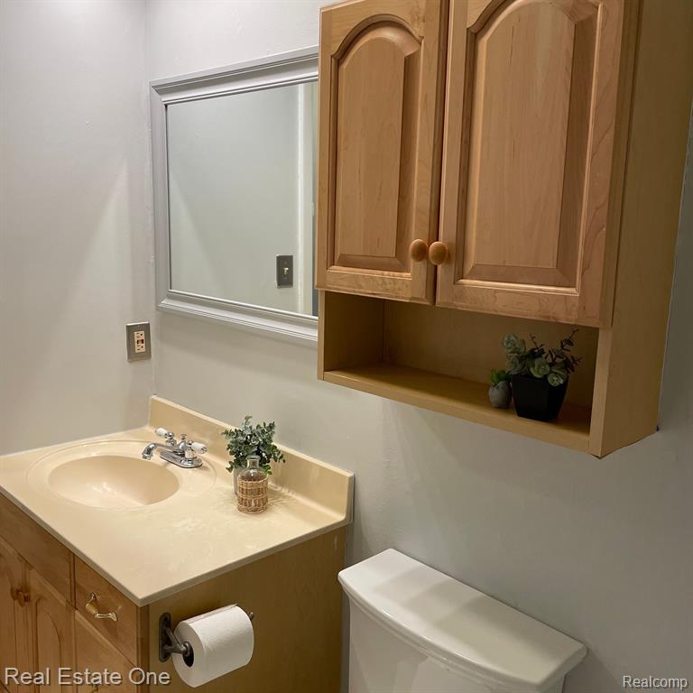7220 BLUEWATER Drive, Clarkston, MI 48348 — Photo 14