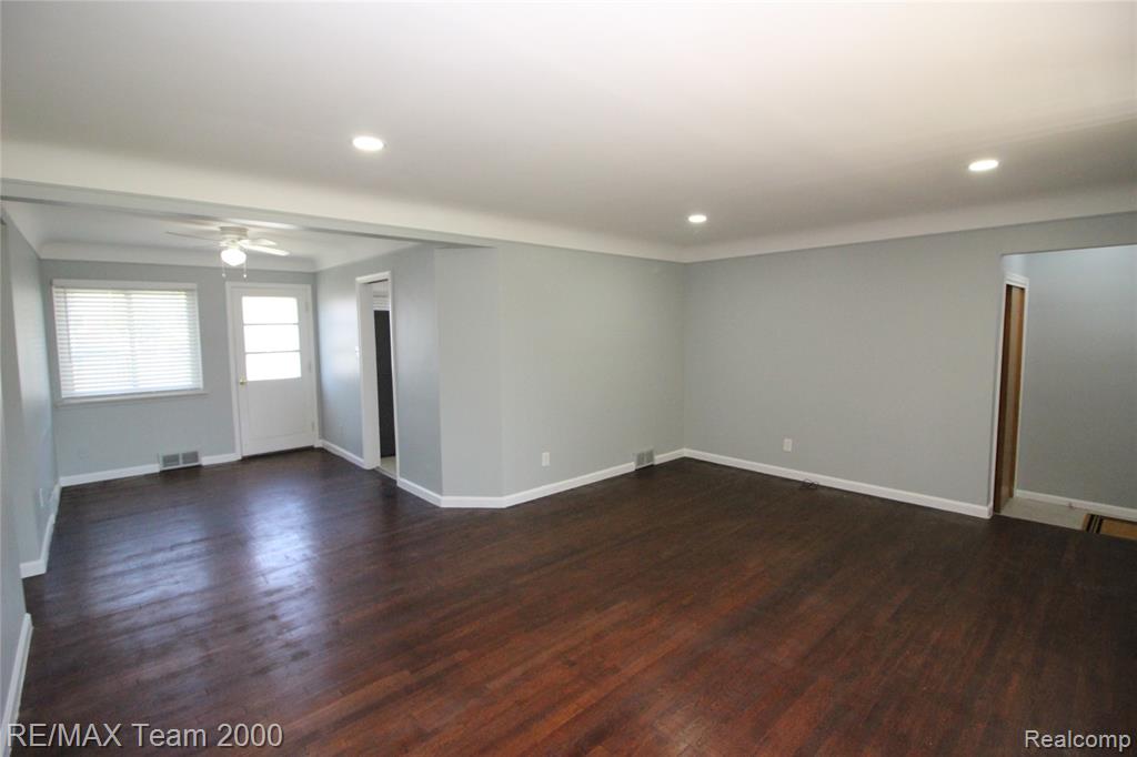 8631 Whitefield Street, Dearborn Heights, MI 48127 — Photo 6