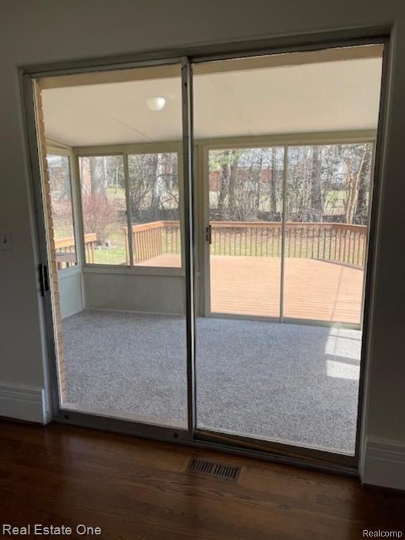 5824 WARBLER Drive, Clarkston, MI — Photo 13
