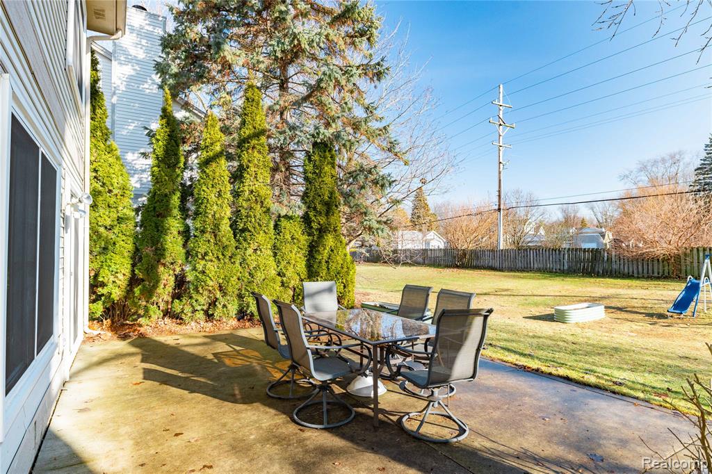 907 Huntclub Boulevard, Auburn Hills, MI 48326 — Photo 37