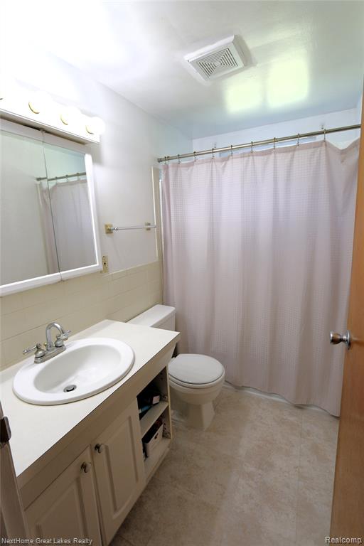 5389 Robin Drive, Grand Blanc, MI 48439 — Photo 8