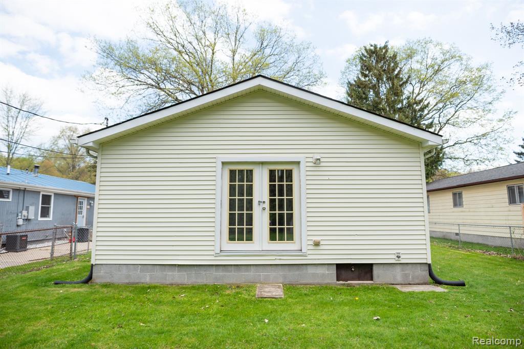 9114 ISLAND Drive, Clay, MI 48001 — Photo 6