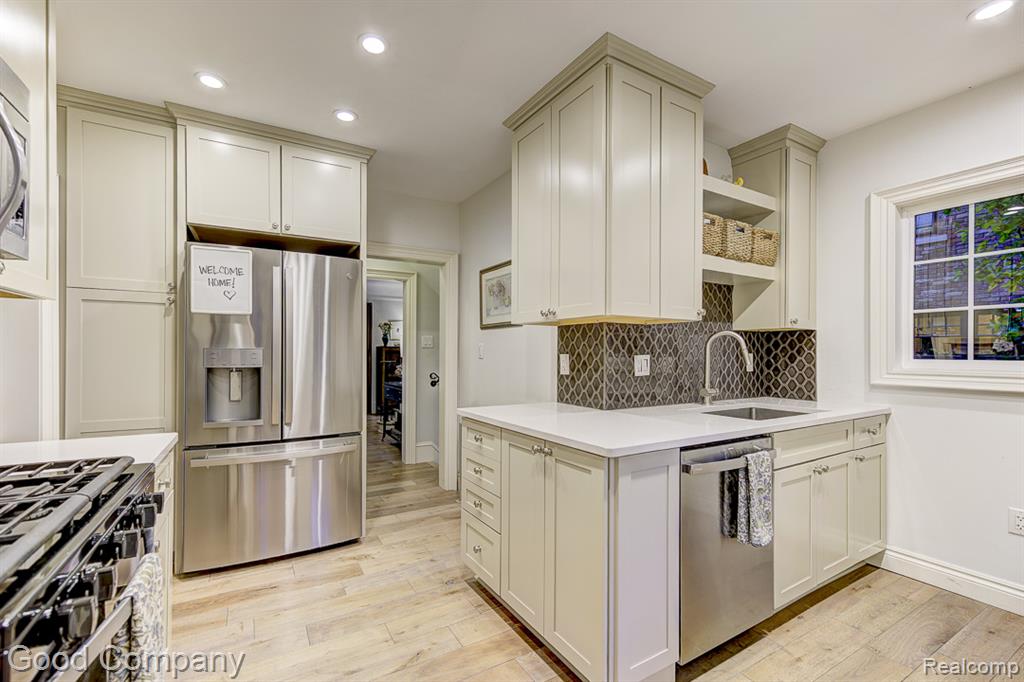 551 W Oakridge Street, Ferndale, MI 48220 — Photo 27