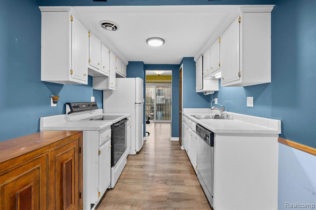 24435 BASHIAN Drive, Novi, MI — Photo 12