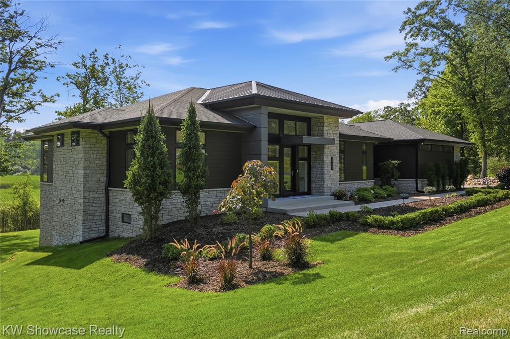 Property photo for 1166 Lake Forest Way, Milford, MI 48380