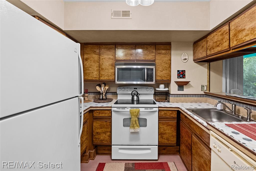 250 Briarcrest Drive, 130, Ann Arbor, MI 48104 — Photo 14