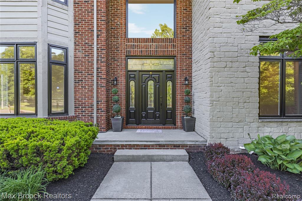 6664 Apple Blossom Trail, West Bloomfield, MI — Photo 5