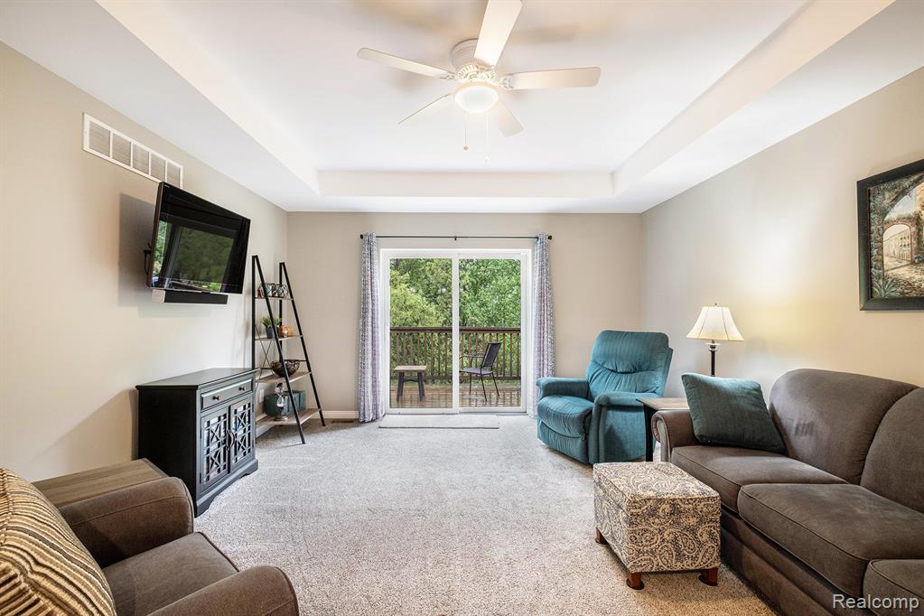 698 Shoreline Drive, Fenton, MI 48430 — Photo 10