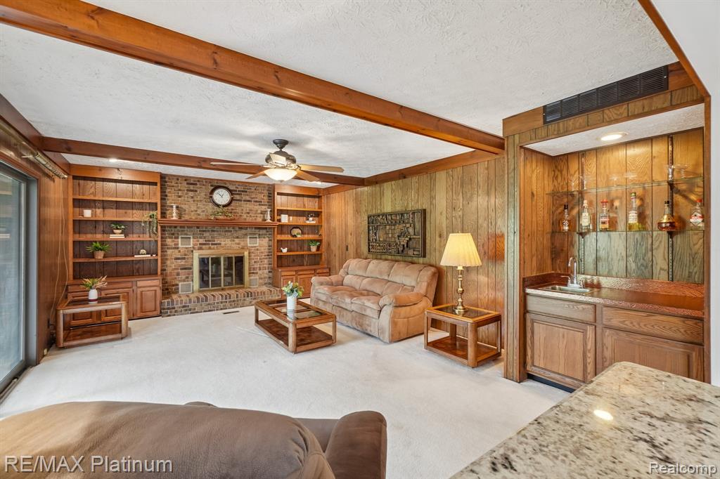 555 Crawford Farm Lane, Milford, MI 48380 — Photo 7