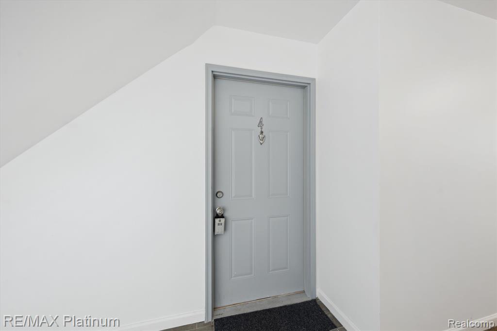 8723 Meadowbrook Drive, Brighton, MI 48116 — Photo 4