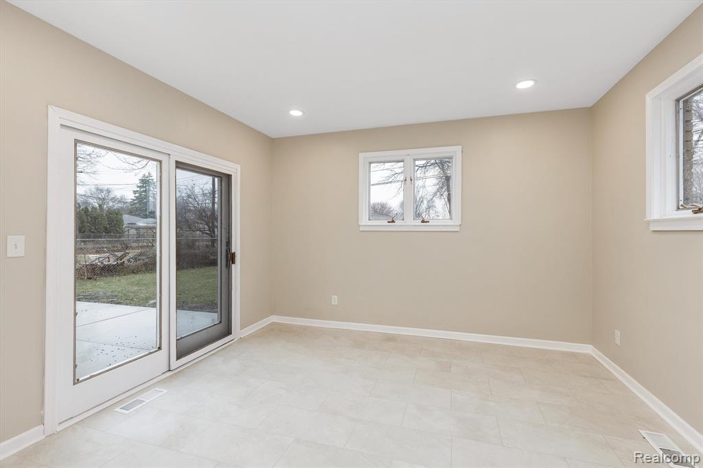 4481 MARLOW Drive, Warren, MI 48092 — Photo 15
