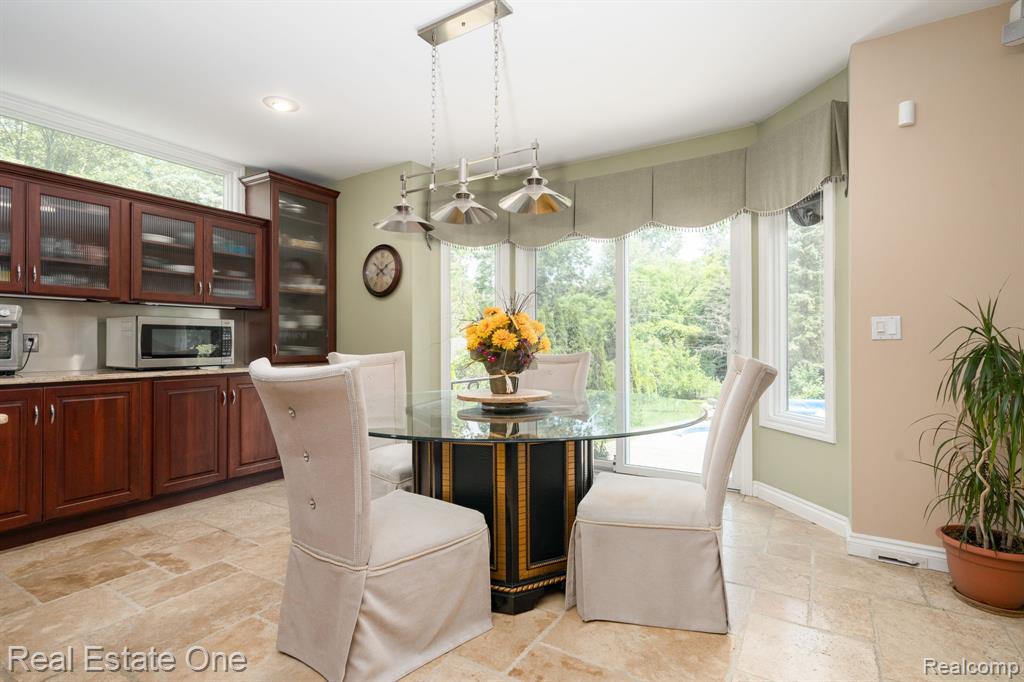 6120 EVANSWOOD Road, Troy, MI, 48085