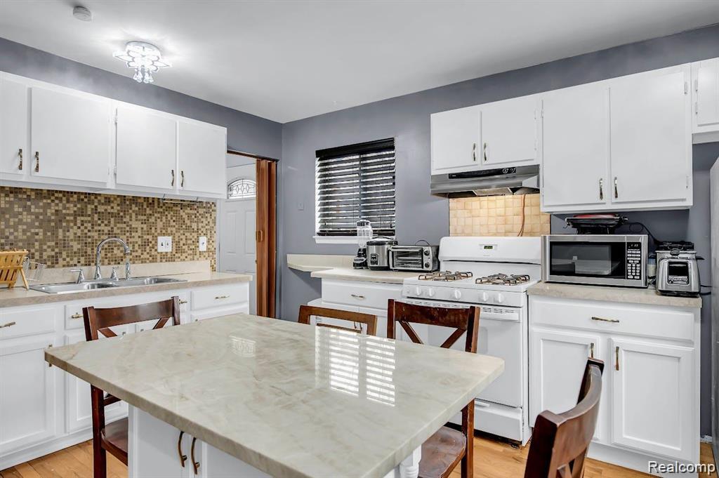 7518 Hazelton Street, Dearborn Heights, MI 48127 — Photo 6