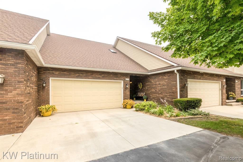 819 E Pointe, Port Huron, MI 48060 — Photo 45