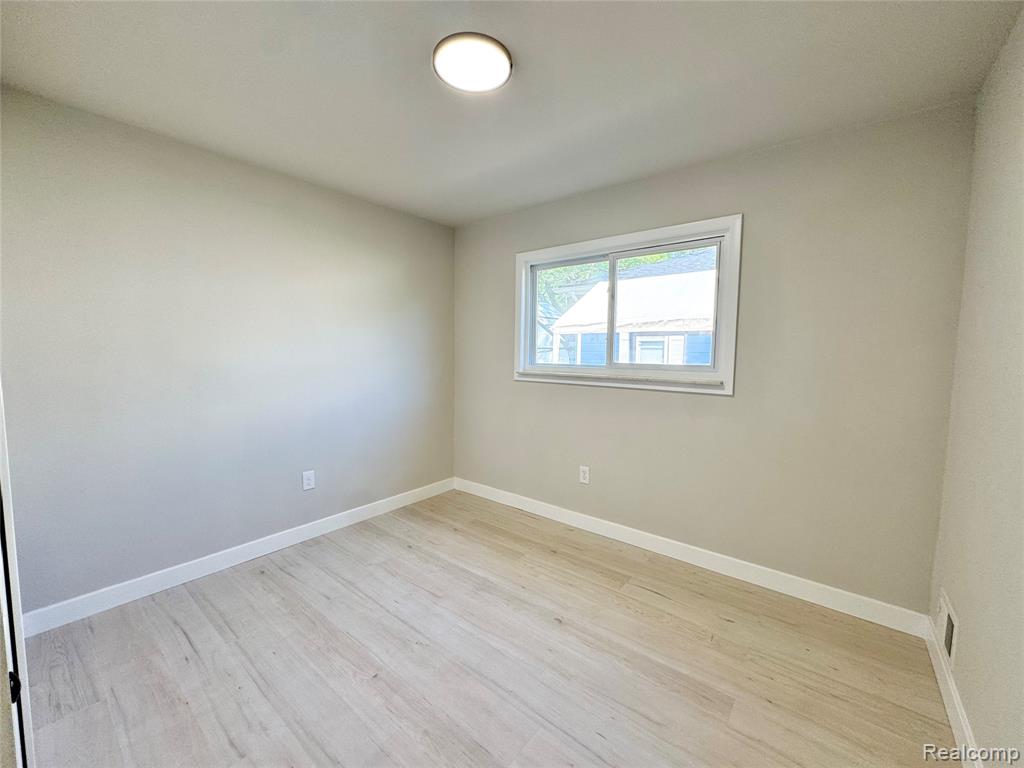 5692 N Globe Street, Westland, MI — Photo 8