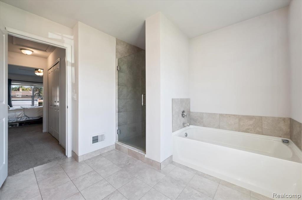 8332 Berwick Drive, Westland, MI — Photo 14
