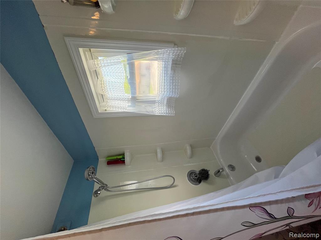 12660 Grafton Road, Carleton, MI 48117 — Photo 28