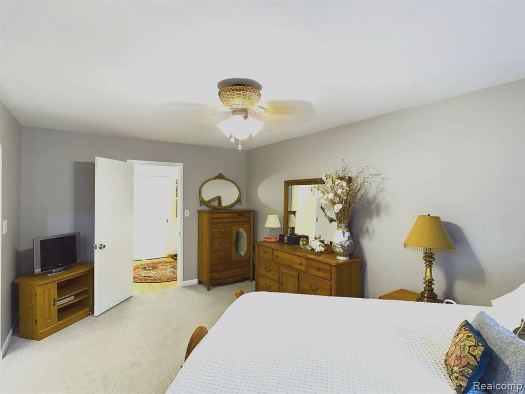 8968 DEVON Drive, Shelby Twp, MI 48317 — Photo 12