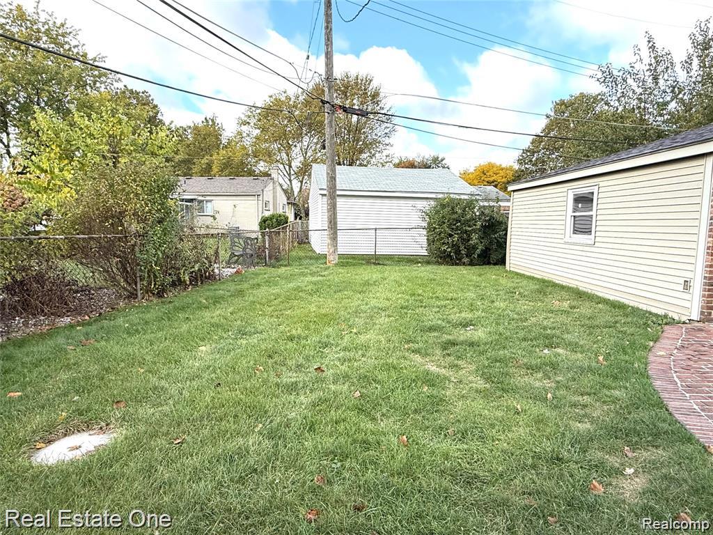 7627 Rosemary Street, Dearborn Heights, MI 48127 — Photo 15