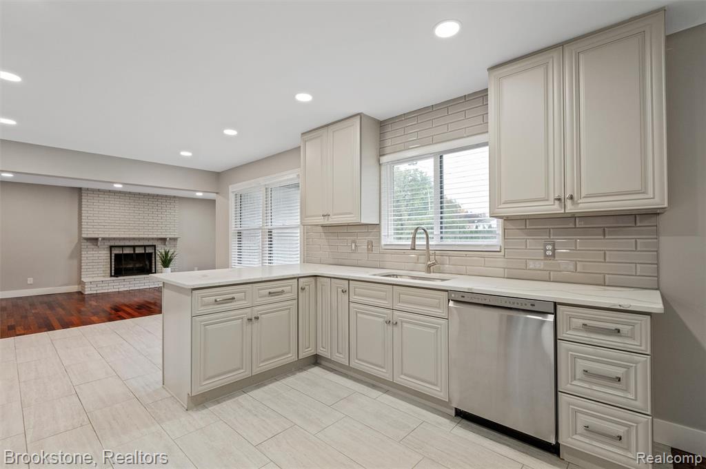 2784 Aldgate Drive, Bloomfield Hills, MI 48304 — Photo 8