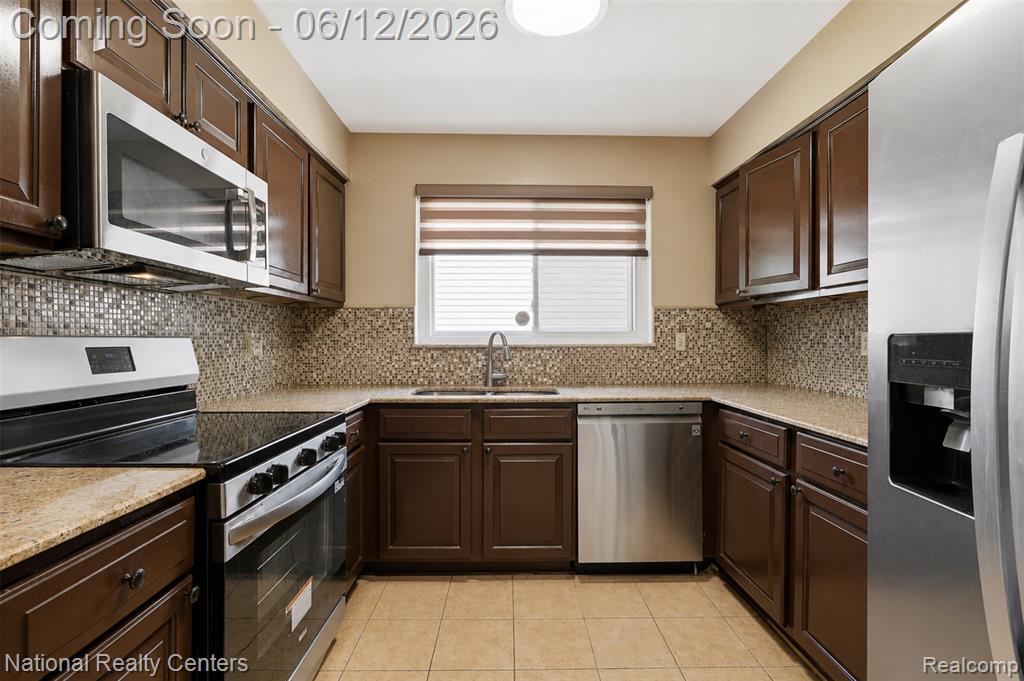 45375 Ronnen Drive, Macomb, MI 48044 — Photo 8