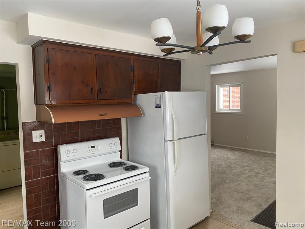 4919 MCKINLEY Street, Dearborn Heights, MI 48125 — Photo 6