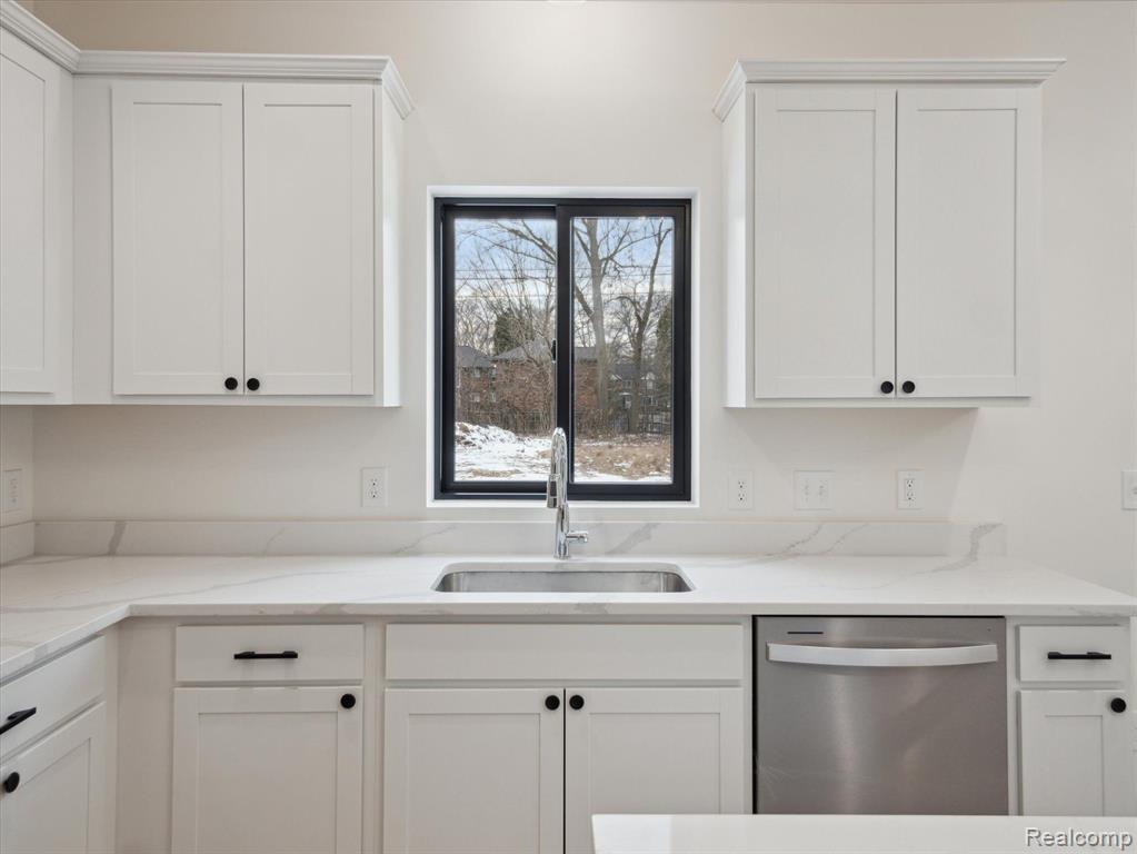 15563 MARILYN Avenue, Plymouth, MI 48170 — Photo 13