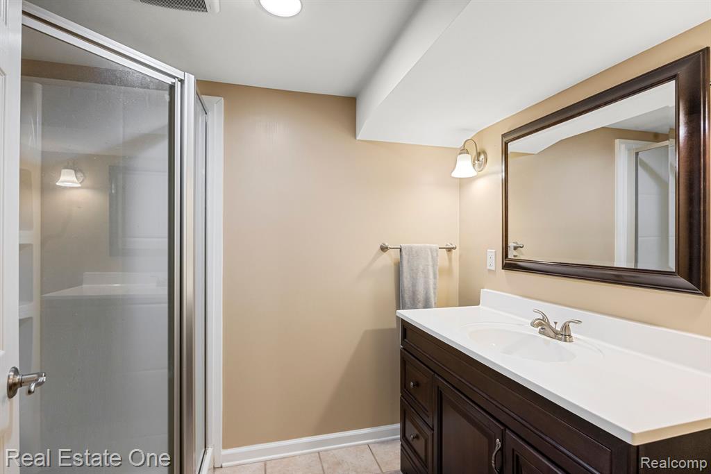 7737 TURRILLIUM Lane, Waterford, MI 48327 — Photo 31