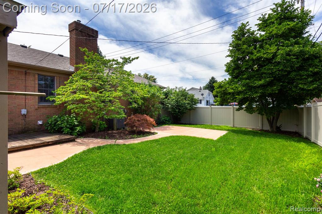 590 Saint John Street, Wyandotte, MI 48192 — Photo 30